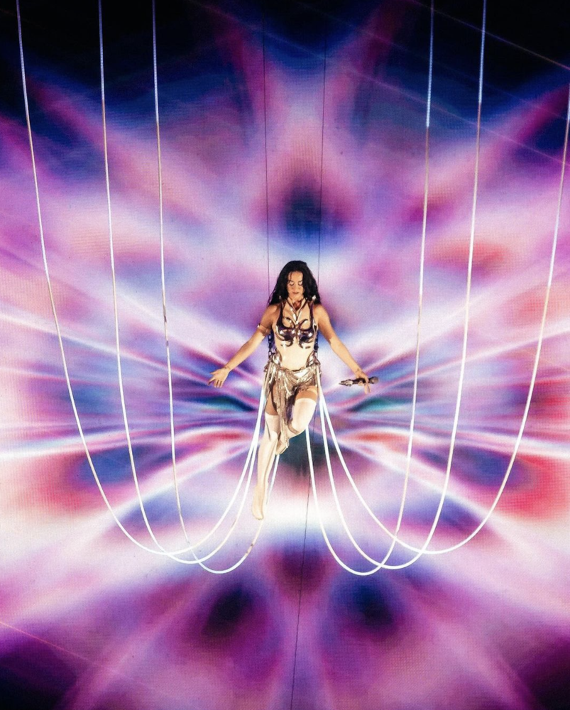 Captura-de-pantalla-2024-11-06-a-las-1.31.57 p.m-803x1000 - Los mejores festivales de música del mundo: un viaje a la diversidad sonora